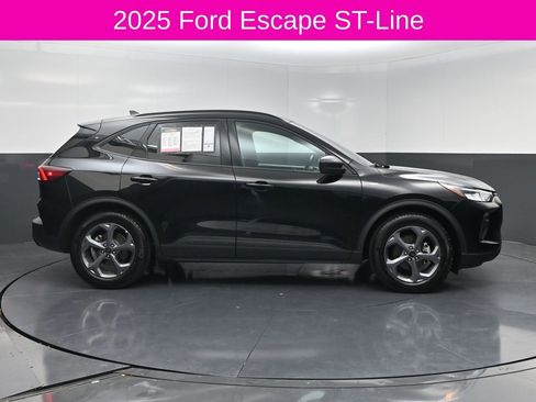 Used 2025 Ford Escape ST-Line image 4