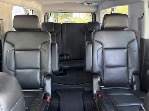 Used 2018 Chevrolet Suburban Premier AWD/4WD image 35
