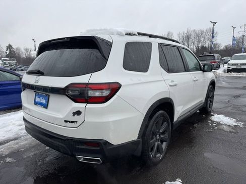 Used 2023 Honda Pilot Sport image 2