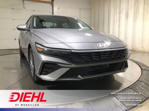 New 2026 Hyundai Elantra Hybrid FWD image 1