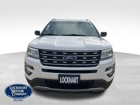 Used 2016 Ford Explorer XLT w/ Equipment Group 202A image 2