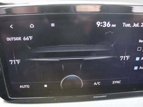 Used 2023 Hyundai Santa Fe SEL image 19