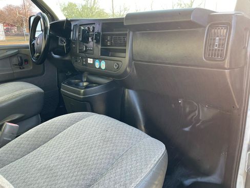 Used 2014 GMC Savana 2500 RWD image 16