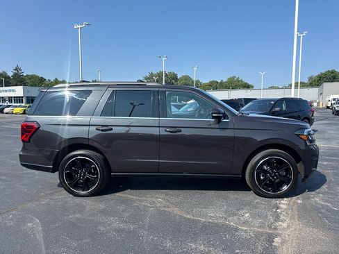 Used 2023 Ford Expedition Limited AWD/4WD image 6