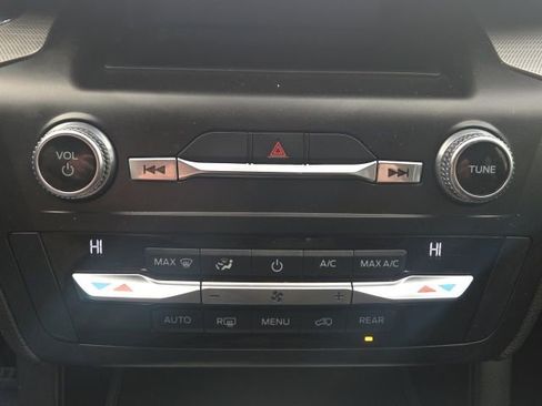 Used 2020 Ford Explorer XLT image 26