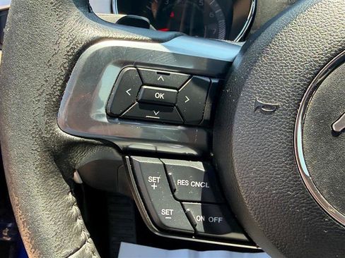 Used 2015 Ford Mustang Premium RWD image 39