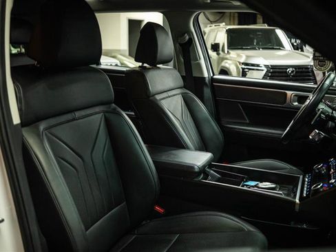 Used 2025 Hyundai Santa Fe SEL AWD/4WD image 16