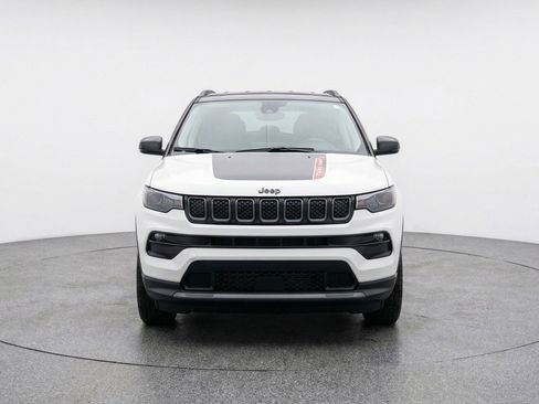 Used 2025 Jeep Compass Trailhawk AWD/4WD image 2