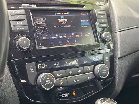 Used 2018 Nissan Rogue SV FWD image 9