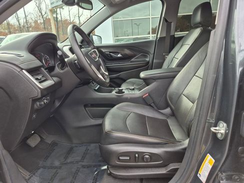 Used 2018 GMC Terrain SLT w/ Infotainment Package II image 2