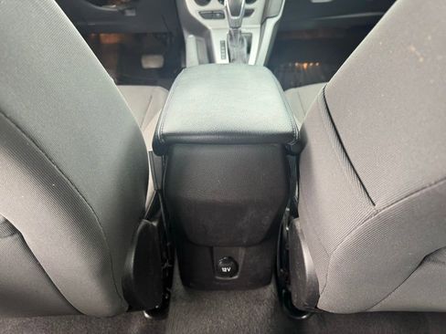 Used 2014 Ford Focus SE w/ SE Winter Package FWD image 8