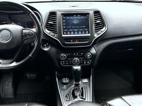 Used 2019 Jeep Cherokee Trailhawk w/ Cold Weather Group AWD/4WD image 13