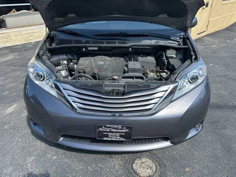 Used 2017 Toyota Sienna XLE w/ XLE Navigation Package FWD image 20