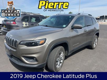 Used 2019 Jeep Cherokee Latitude Plus w/ Comfort/Convenience Group