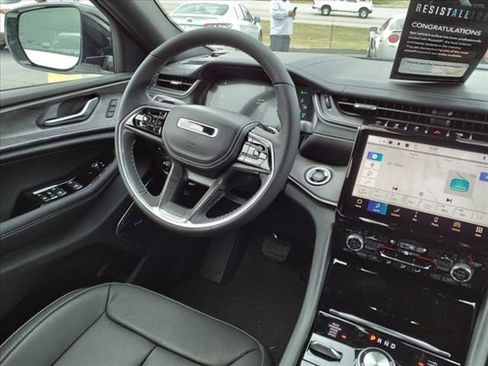 New 2023 Jeep Grand Cherokee Overland AWD/4WD image 15