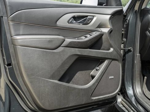 Used 2020 Chevrolet Traverse RS AWD/4WD image 33