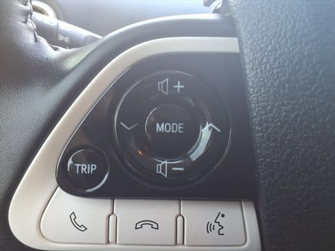 Used 2019 Toyota Prius Prime Premium image 22