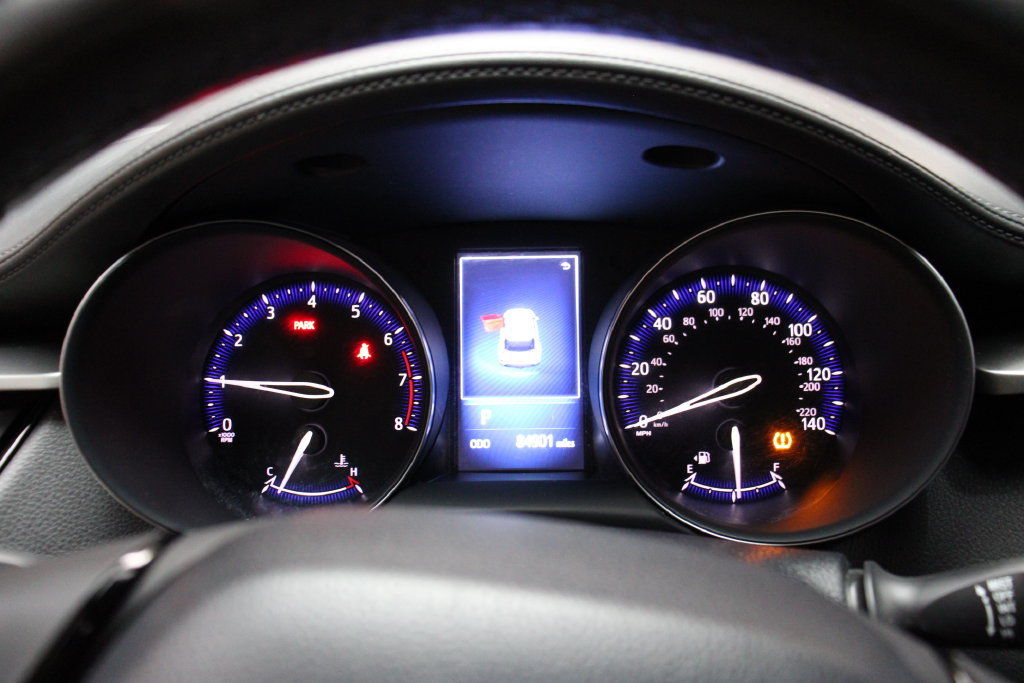 Used 2018 Toyota C-HR XLE FWD image 29