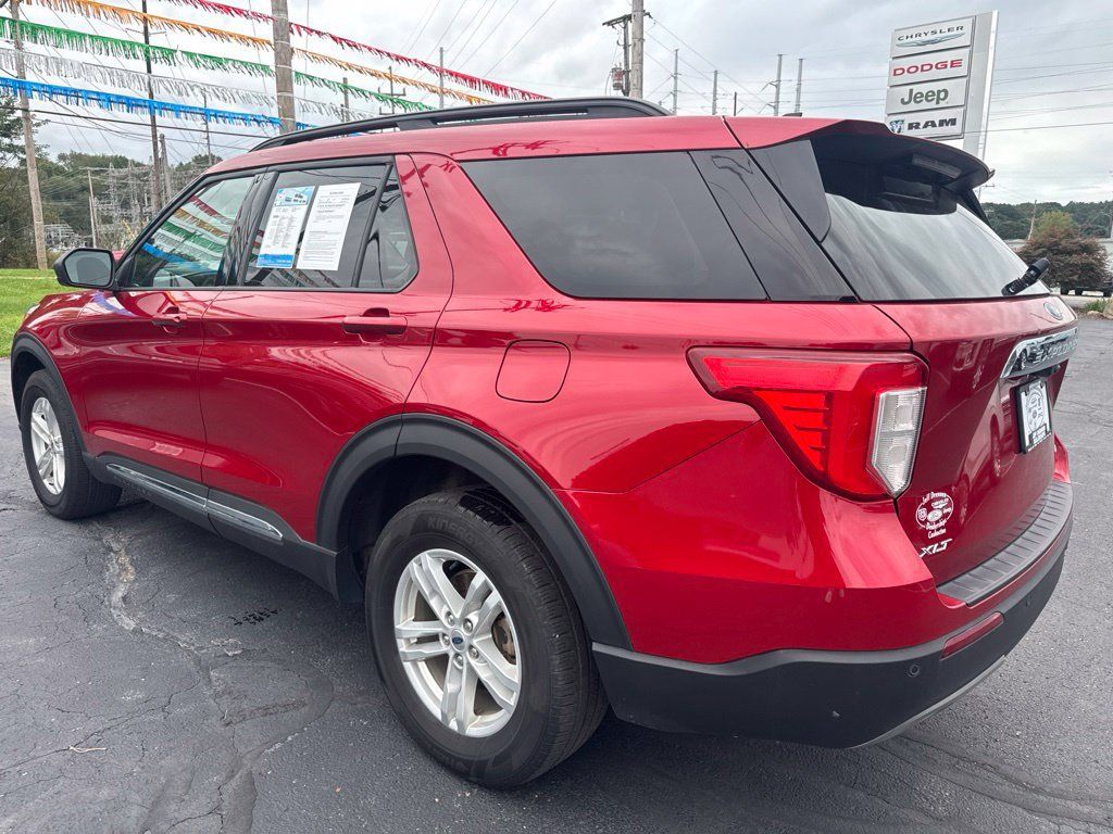 Used 2024 Ford Explorer XLT w/ Equipment Group 202A AWD/4WD image 6