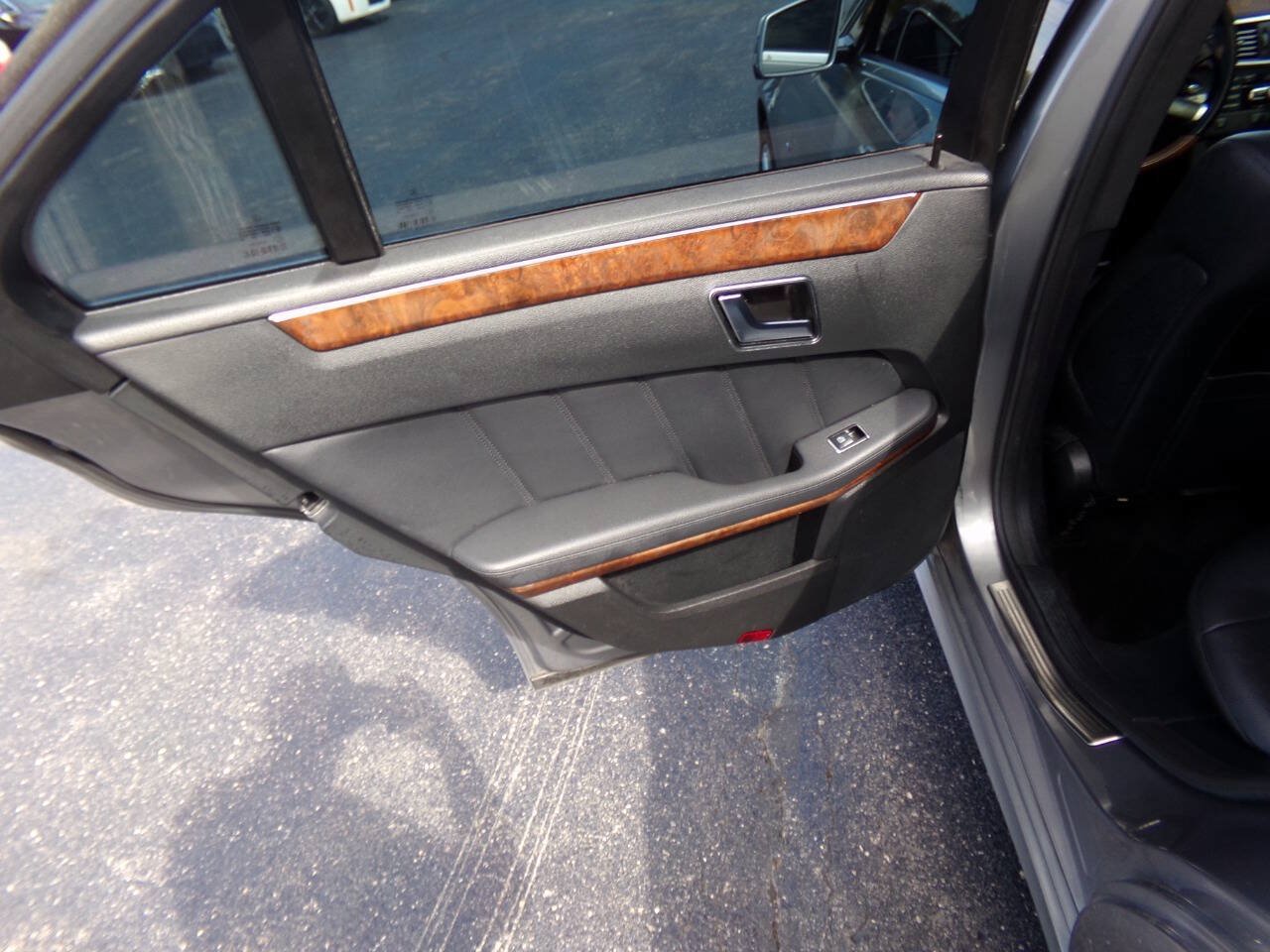 Used 2012 Mercedes-Benz E 350 4MATIC Sedan image 17
