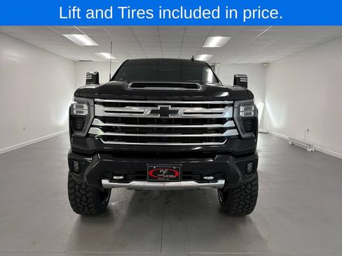 Used 2024 Chevrolet Silverado 2500 High Country w/ Technology Package AWD/4WD image 2