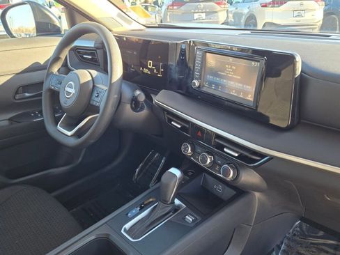Used 2025 Nissan Kicks S image 8