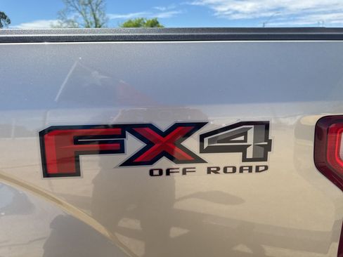 Used 2017 Ford F150 Platinum w/ Equipment Group 701A Luxury image 10