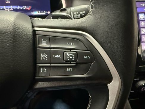 Used 2021 Jeep Grand Cherokee L Laredo image 13