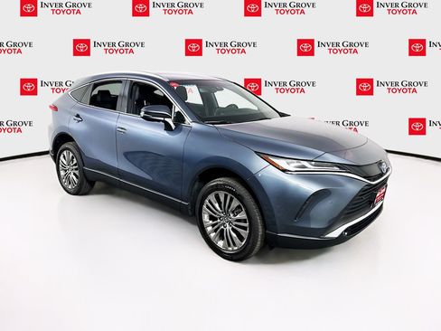 Used 2024 Toyota Venza XLE image 3