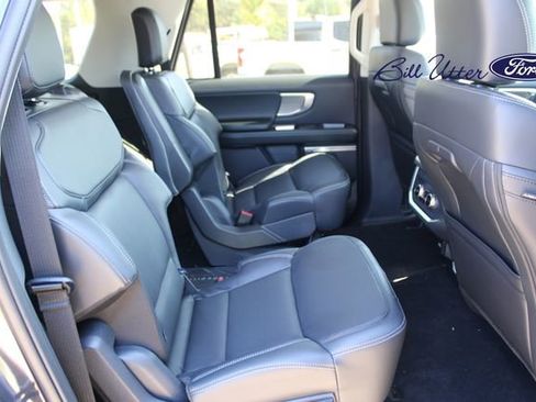New 2025 Ford Expedition Max Platinum image 9