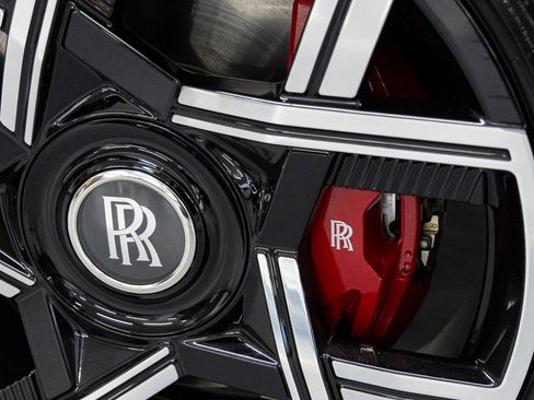 New 2026 Rolls-Royce Cullinan Black Badge image 29