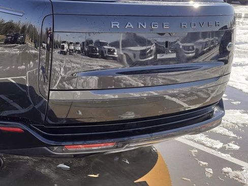 Used 2023 Land Rover Range Rover SE image 6