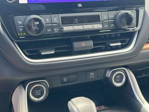 Used 2025 Toyota Grand Highlander AWD image 24