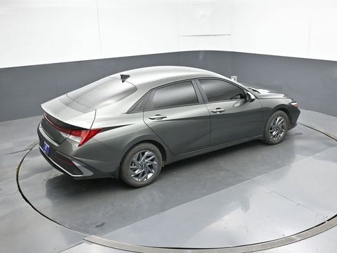 Used 2024 Hyundai Elantra Blue image 50