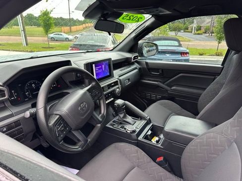 Used 2025 Toyota Tacoma SR AWD/4WD image 10