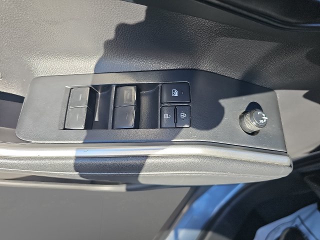 Used 2022 Toyota Highlander LE FWD image 30