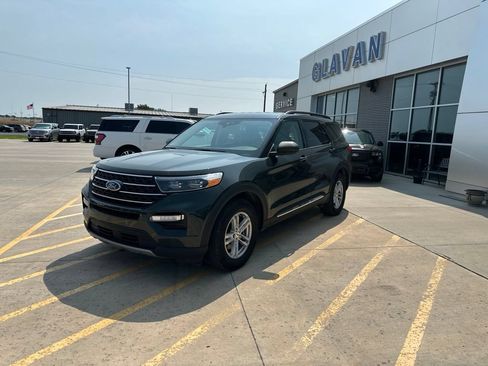 Used 2023 Ford Explorer XLT w/ Equipment Group 202A AWD/4WD image 3