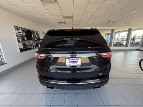 Used 2021 Chevrolet Traverse Premier w/ Redline Edition AWD/4WD image 8