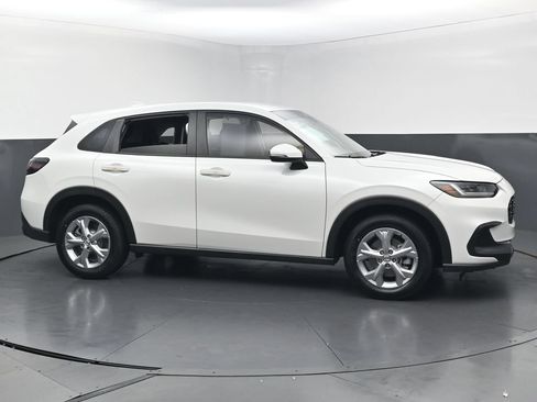 Used 2023 Honda HR-V LX image 6