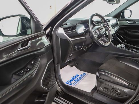 Used 2022 Jeep Grand Cherokee L Laredo image 3