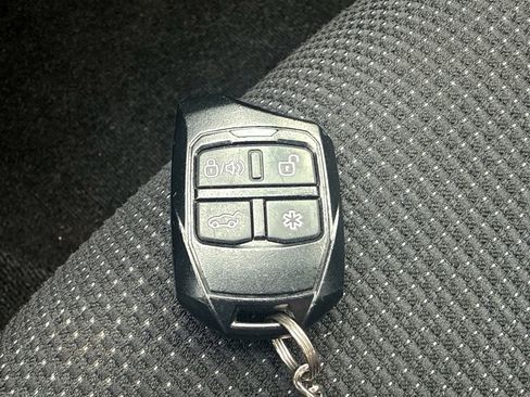 Used 2016 Toyota RAV4 XLE AWD/4WD image 48