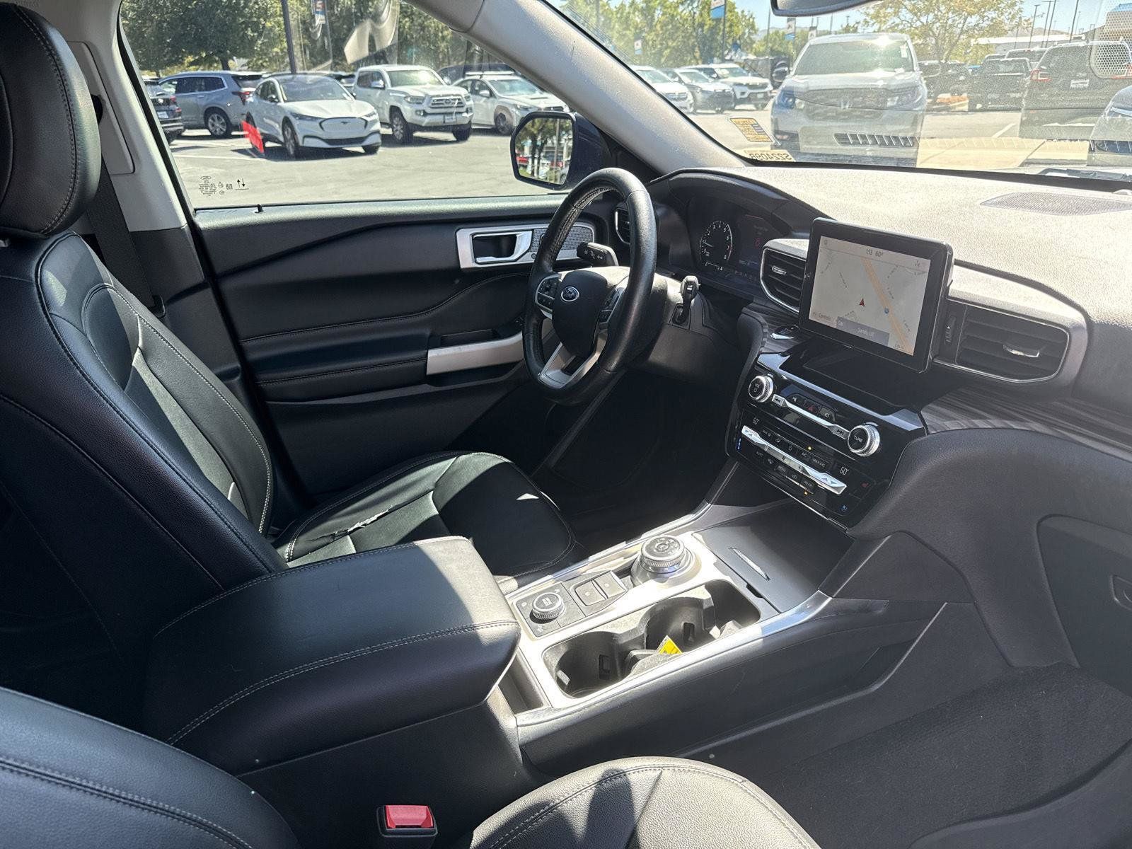 Used 2021 Ford Explorer Limited w/ Equipment Group 301A AWD/4WD image 33