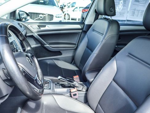 Used 2017 Volkswagen Golf S FWD image 15
