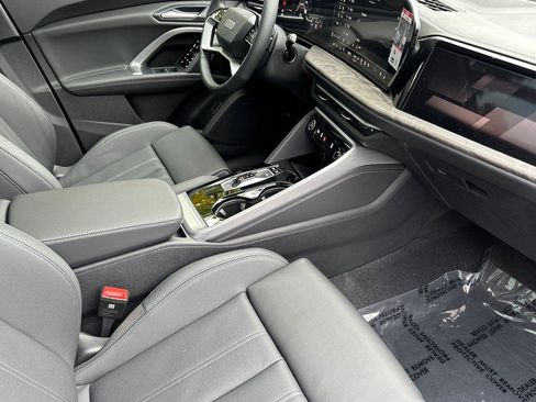 New 2025 Audi Q5 Prestige image 15