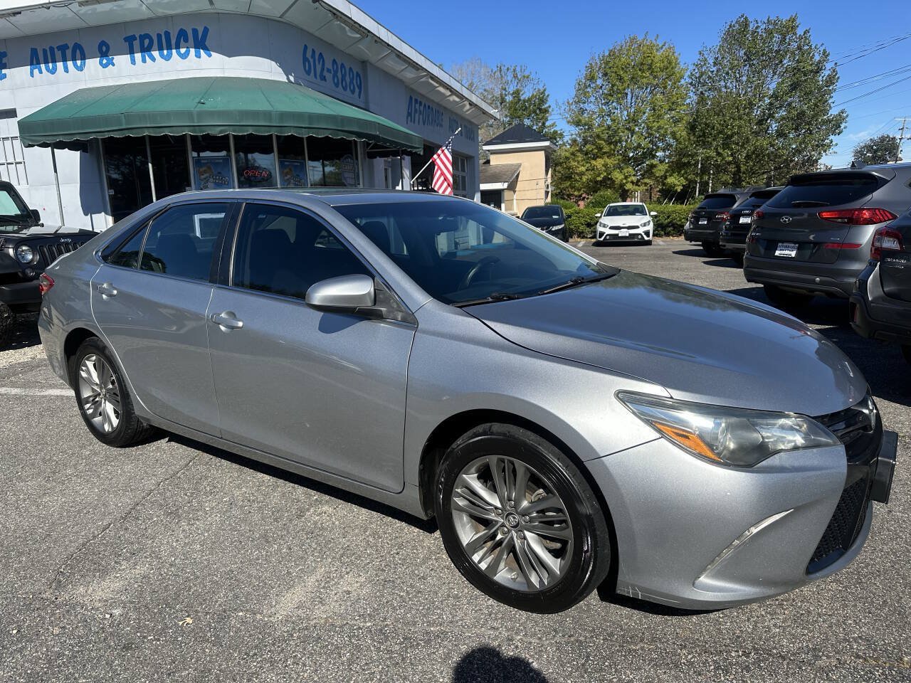 Used 2017 Toyota Camry SE FWD image 4