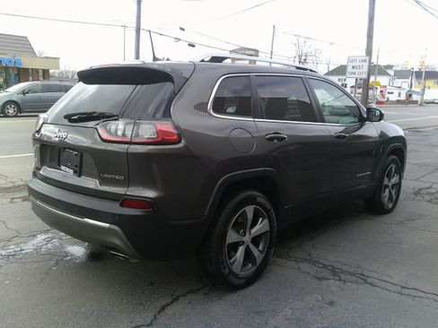 Used 2019 Jeep Cherokee Limited w/ Luxury Group image 5