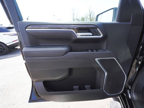 Used 2025 GMC Sierra 1500 Elevation w/ X31 Off-Road Package image 9