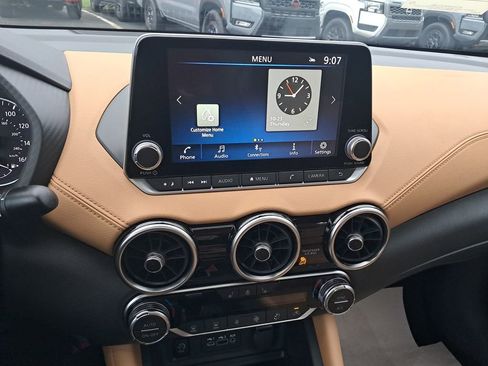 Used 2025 Nissan Sentra SV w/ SV Premium Package image 19