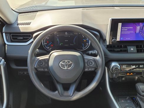 Used 2025 Toyota RAV4 XLE AWD/4WD image 12