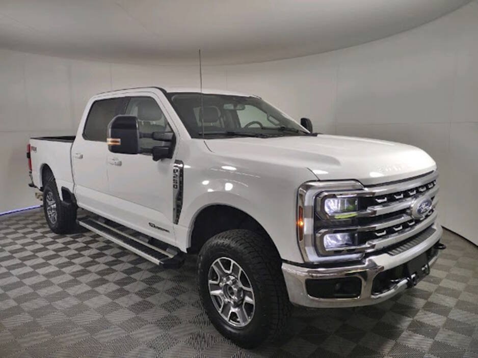 Used 2025 Ford F250 Lariat w/ FX4 Off-Road Package AWD/4WD image 3